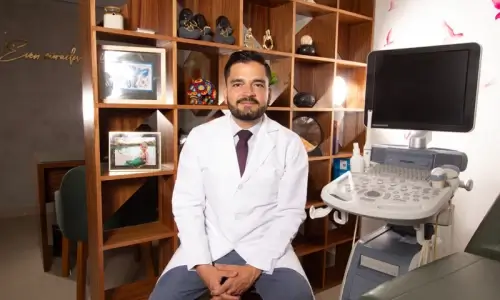 Dr. Héctor Carrillo, ginecólogo en Guadalajara