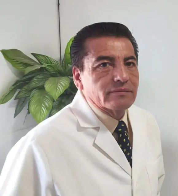 Dr. Teobaldo Flores, médico homeópata en Guadalajara